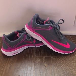 LAST PRICE DROP Like New! Nike Running